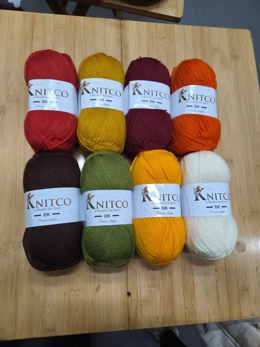 800 GRAMS OF KNITCO GOOD OLD FASHION AUTUMN COLOURS DK