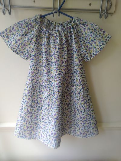LOVELY GIRLS LILAC AND BLUE FLOWER POCKET DRESS AGE 3/4 YEARS