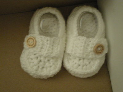 LOVELY BABIES UNISEX WHITE SHOES 0-3 MONTHS