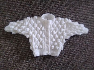 BEAUTIFUL HAND KNITTED BABY GIRLS WHITE BOBBLE CARDIGAN 0-3 MONTHS