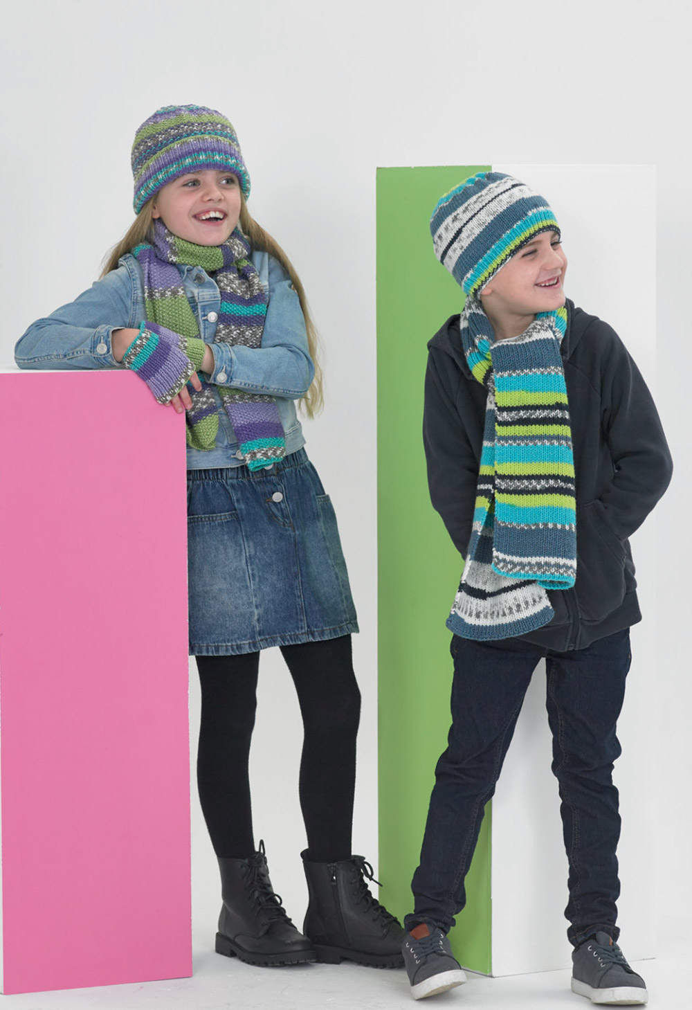 JAMES BRETT CHILDRENS HAT AND SCARF DK KNITTING PATTERN (JB830)